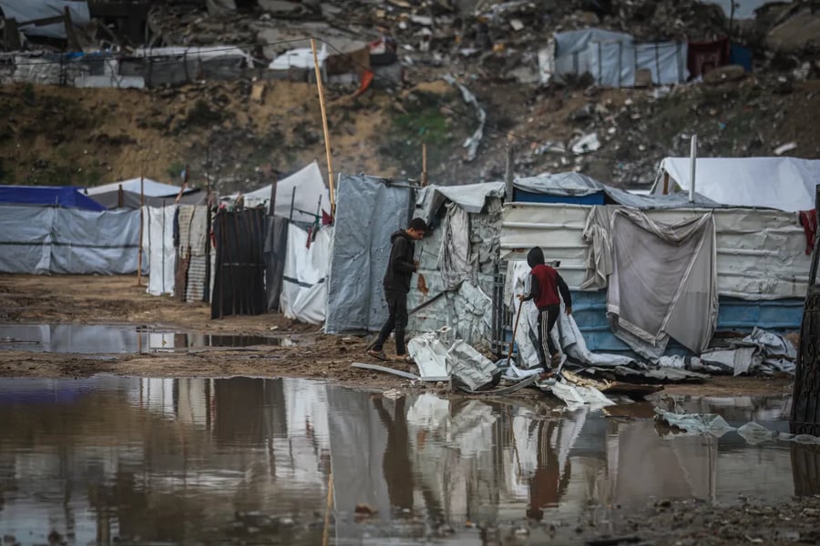 OCHA: Heavy rains flood tents in Gaza OCHA warns heavy rains flood tents and raise health risks in Gaza