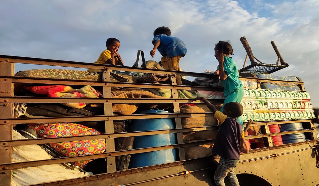 Internally displaced Sudanese civilians in overcrowded shelters