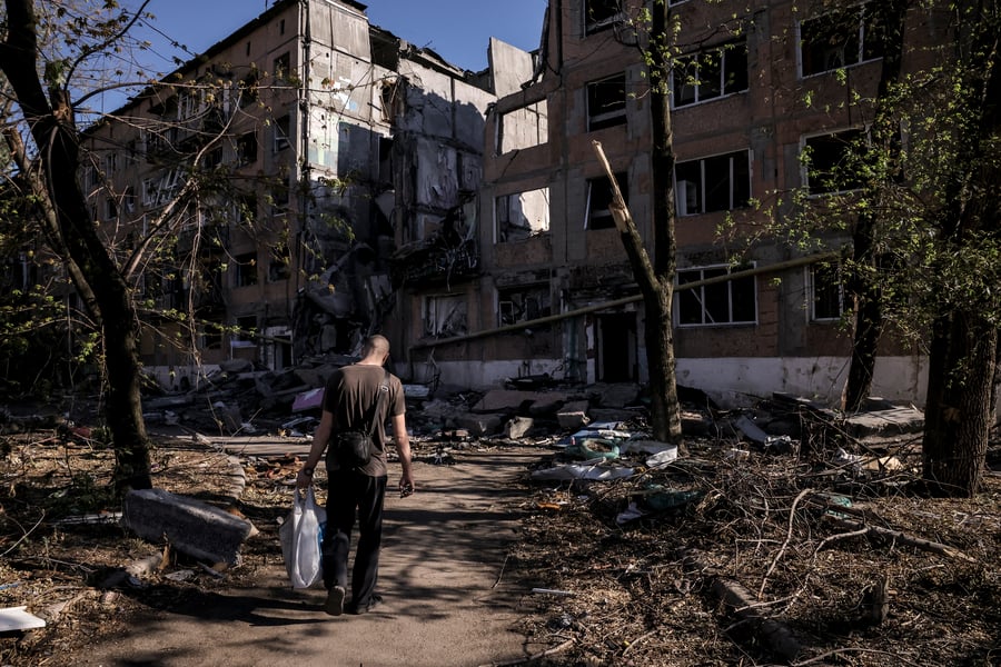 Civilians endure winter blackouts in Ukraine amid ongoing war