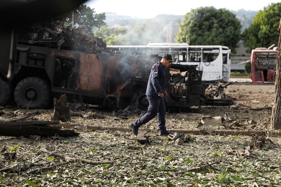 Explosions in Caracas during US Delta Force raid capturing President Maduro