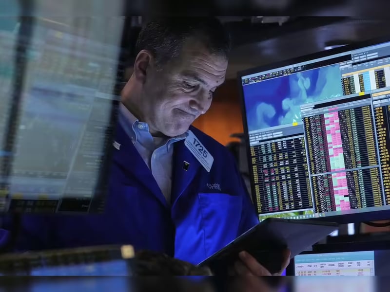 US stock markets trade mixed as gold and silver prices hit record highs amid global uncertainty