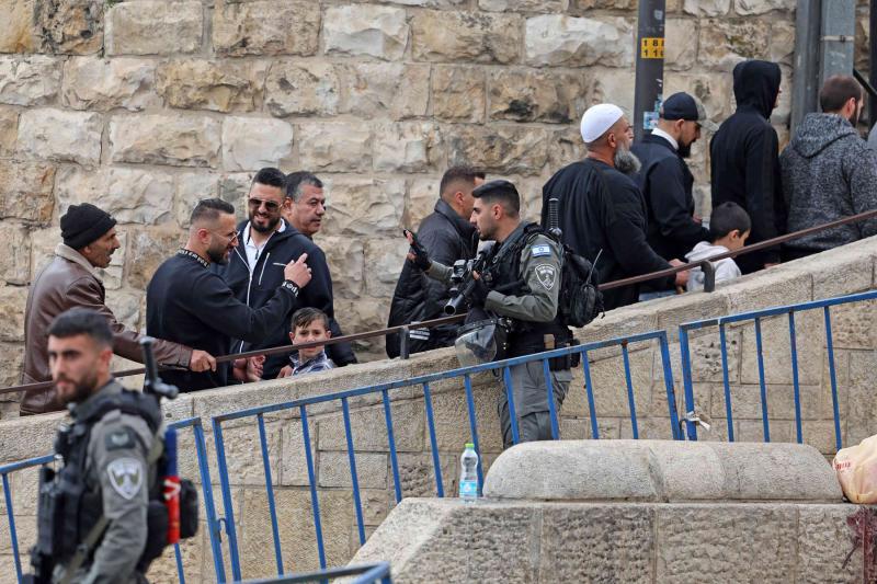 Heavy Israeli security at Al-Aqsa Mosque during Ramadan prayers