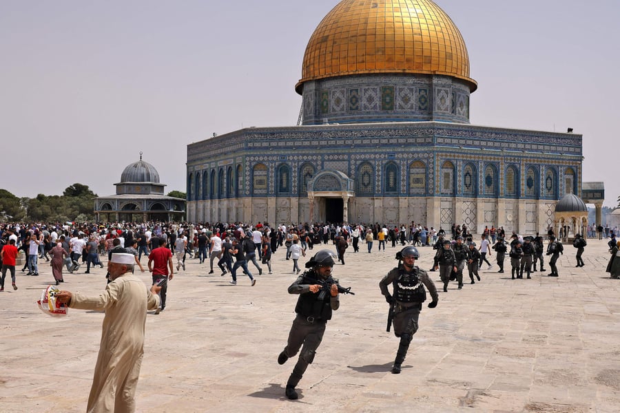 Al Aqsa Mosque restrictions during Eid amid Gaza war