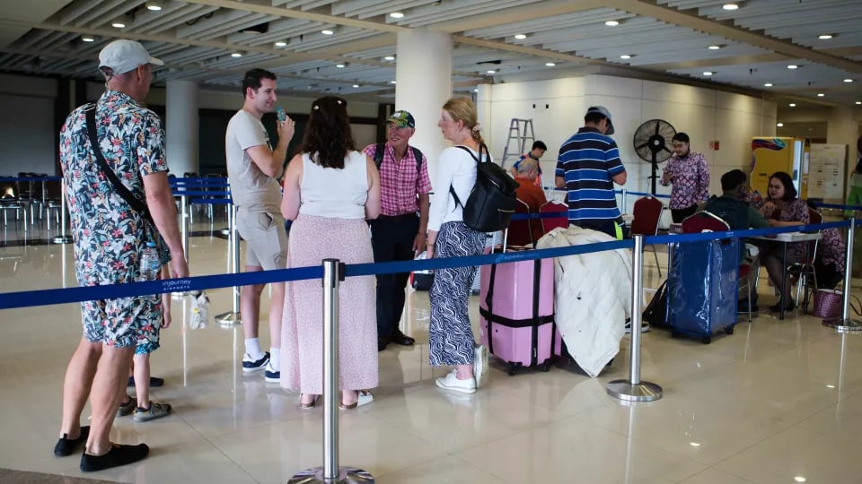 American travelers stranded at Middle East airport after flights canceled during Iran conflict