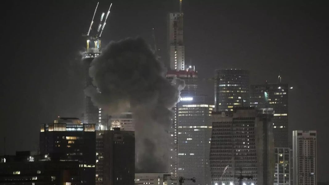 Damage in Israeli city after Iranian missile strike during escalating regional conflict