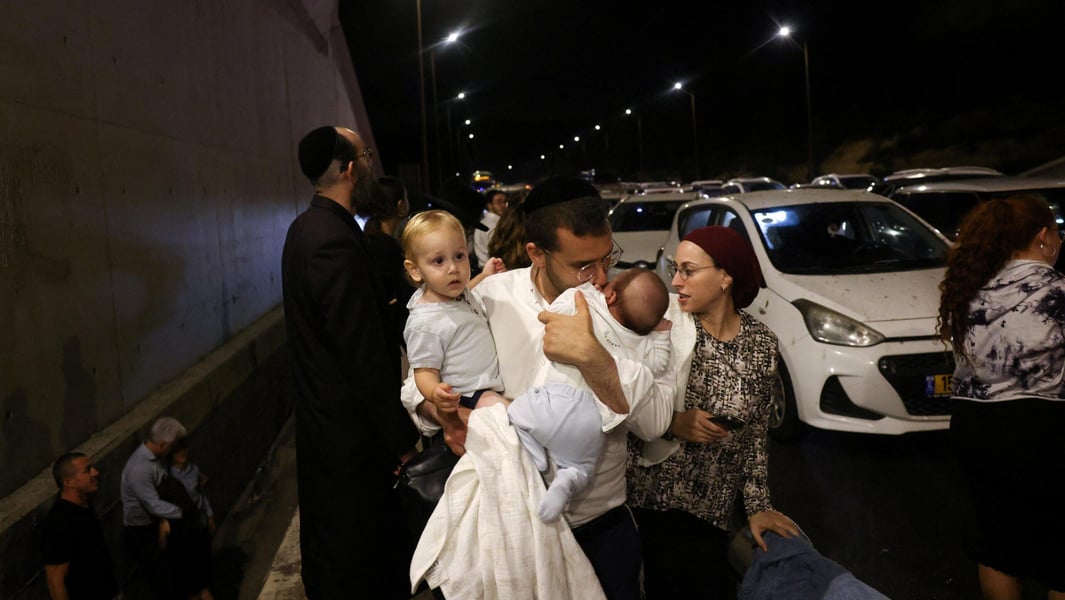 Israel air raid sirens after Iranian missile barrage Israeli civilians rush to shelters after Iranian missile attack