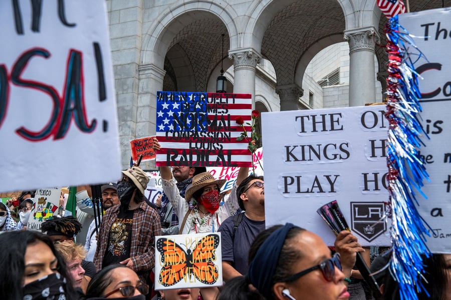 Massive No Kings protests across US with thousands rallying against Trump policies