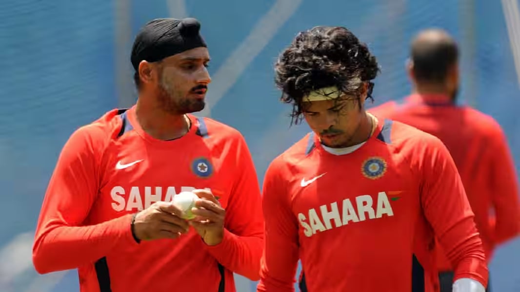 Image SEO Alt (Alternative text): Harbhajan Singh slaps Sreesanth during IPL 2008 after match in Mohali, India, showing the exact moment of the famous slapgate controversy. Sreesanth is seen with a shocked expression.
