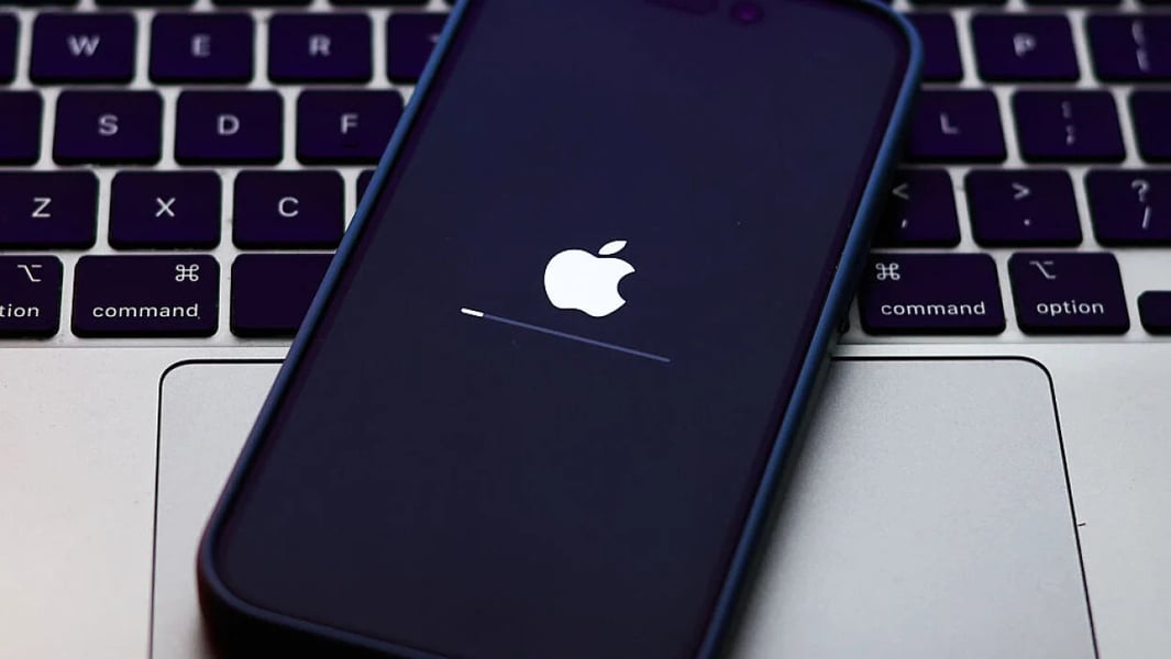 iPhone battery deep discharge preventing reboot explanation
