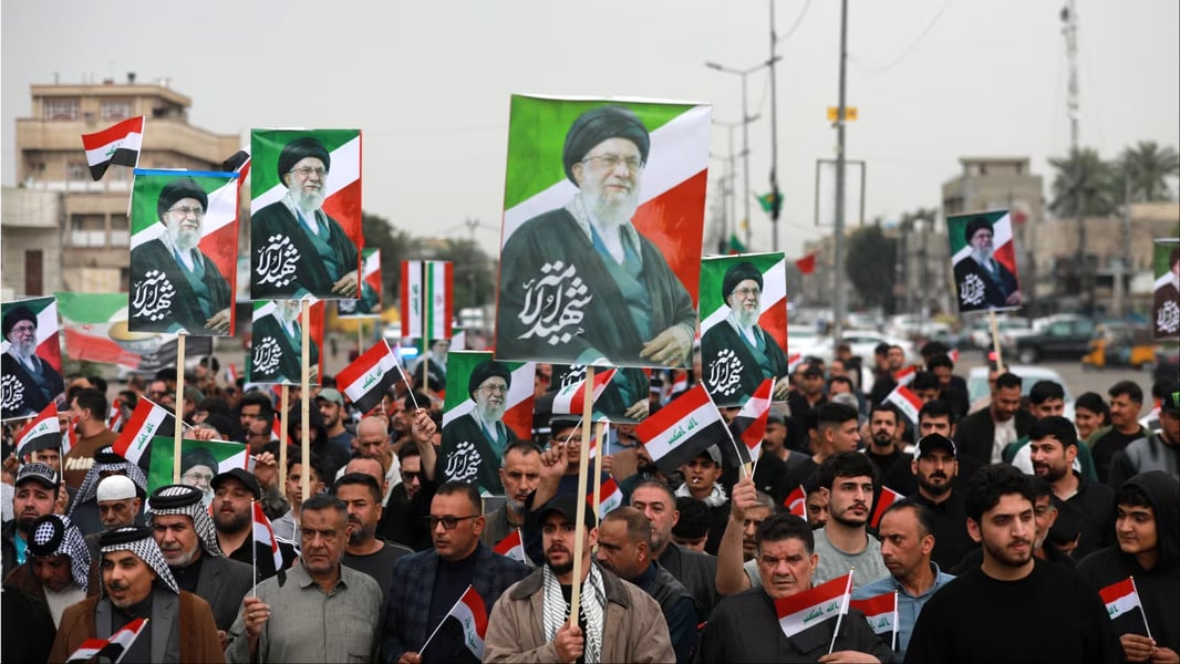 Iranian civilians form human chains to protect infrastructure during war