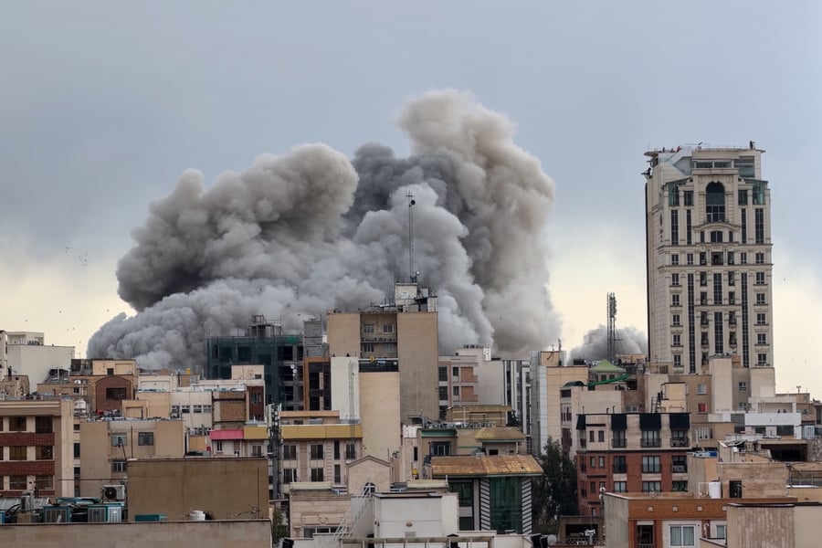 US-backed Israel strikes on Iran as explosions and smoke rise over Tehran during 2026 war