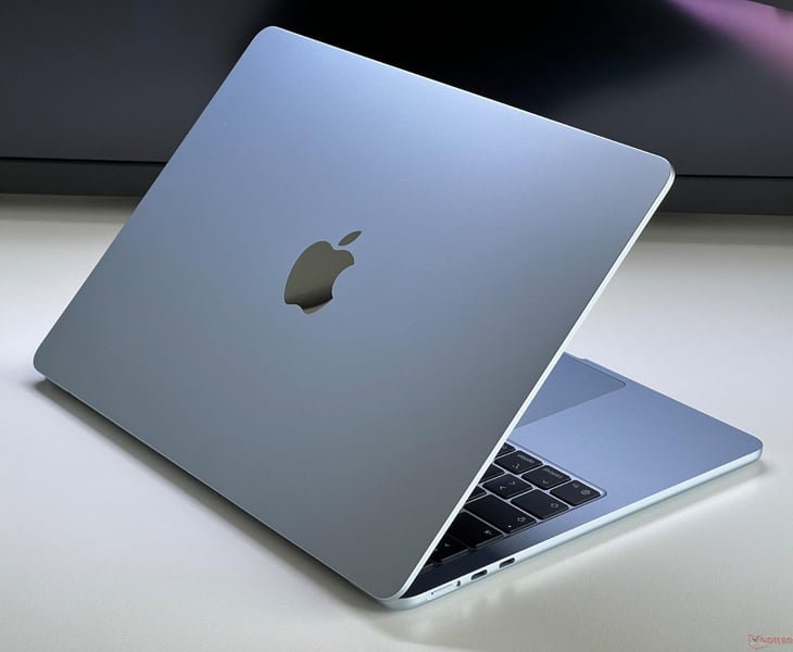 Apple M5 MacBook Air 2026 with new design and price drop deal
