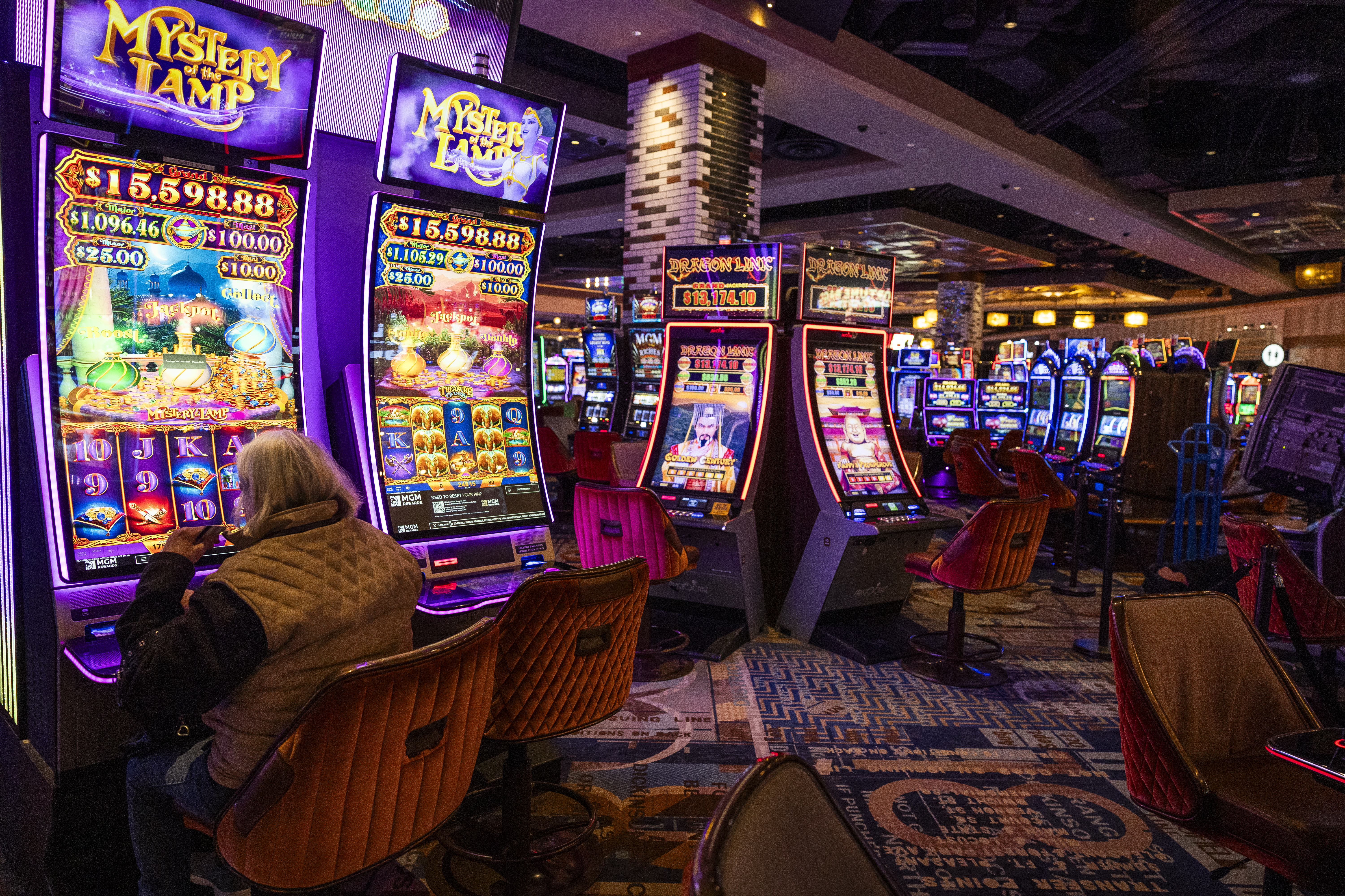 Player wins jackpot at MGM Springfield with $1.50 slot machine bet