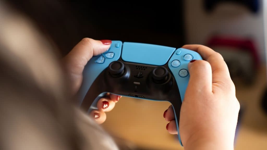 PS5 console showing digital game access warning due to alleged 30-day PlayStation DRM license check system