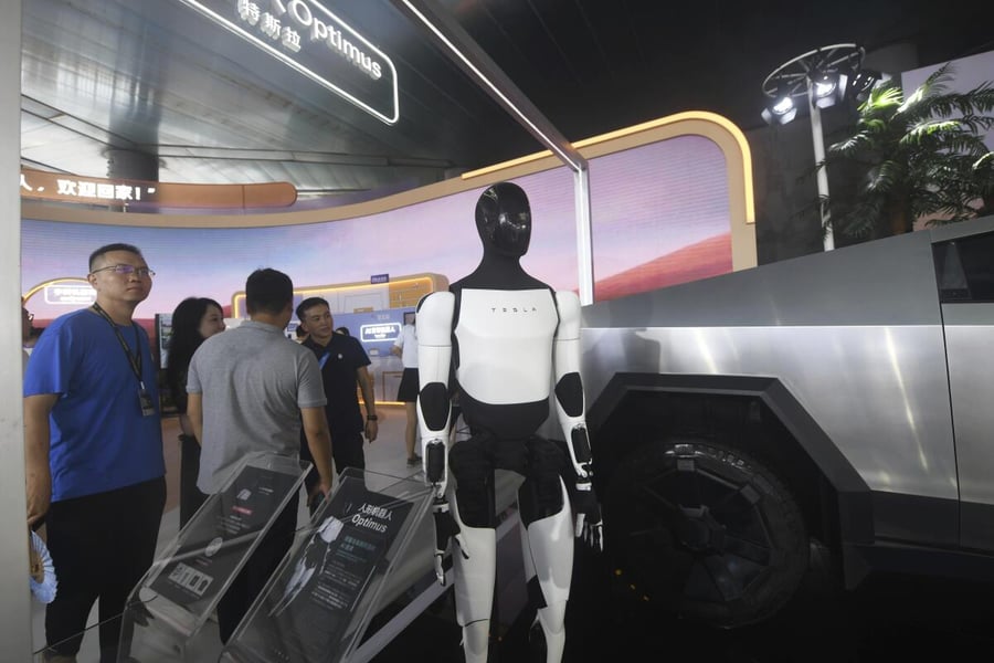 Tesla robotaxi Cybercab and Optimus humanoid robot highlight AI expansion strategy