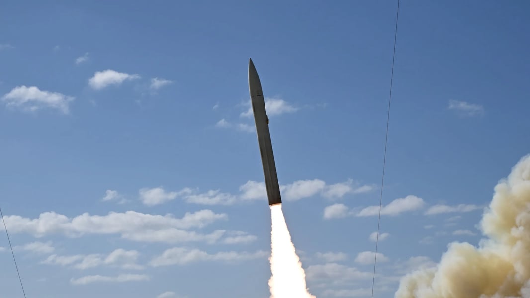 US Dark Eagle hypersonic missile test launch from Cape Canaveral