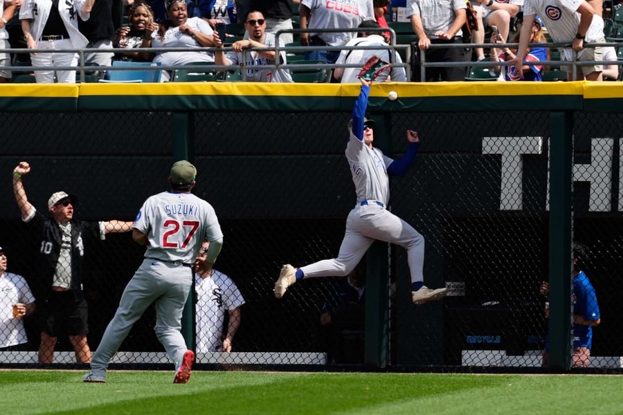 Edgar Quero swings during his game-winning home run against the Cubs