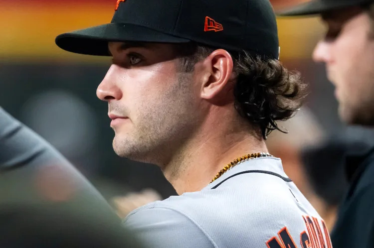 Trevor McDonald pitching for San Francisco Giants during MLB game against White Sox