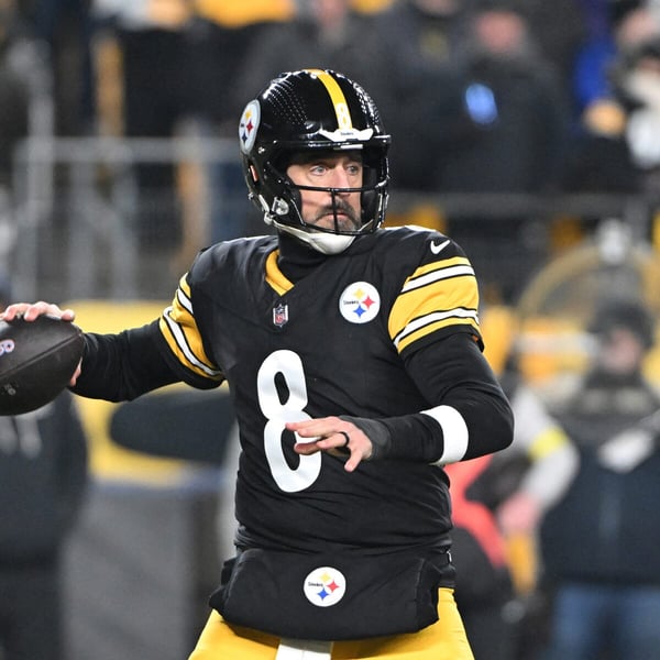 Aaron Rodgers speaking with Pittsburgh Steelers staff during 2026 contract discussions amid NFL uncertainty