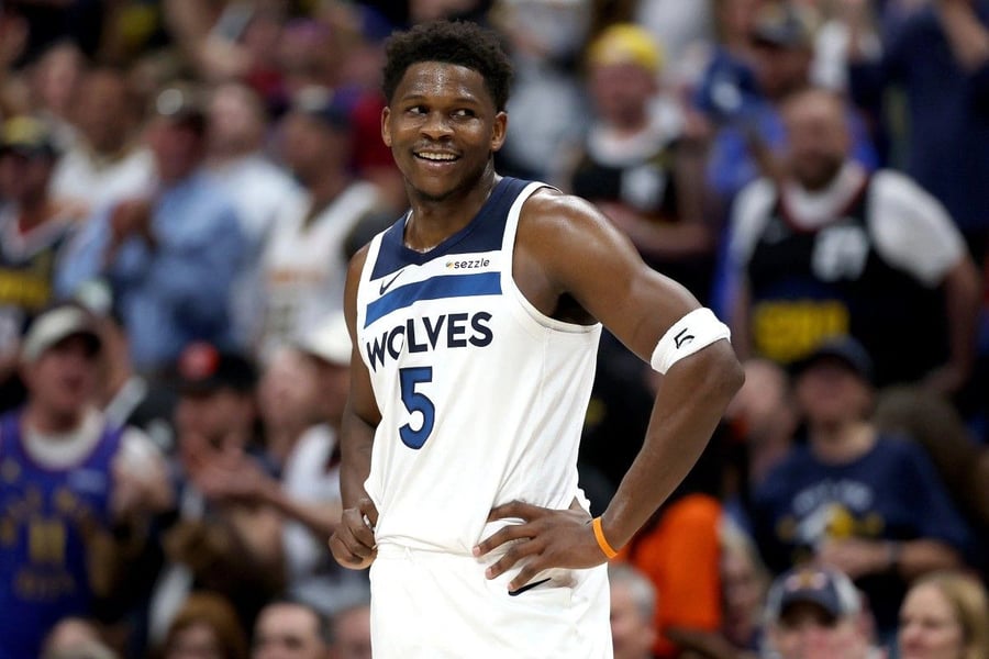 Anthony Edwards leads Timberwolves comeback against Spurs in Game 1
