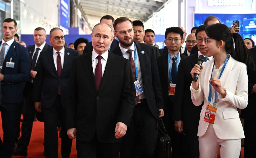 Russian and Chinese officials at the Russia-China Expo in Harbin discussing Yakutia trade cooperation