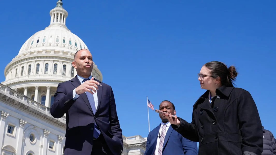 Democrats launch anti-corruption offensive against Donald Trump before the 2026 midterm elections