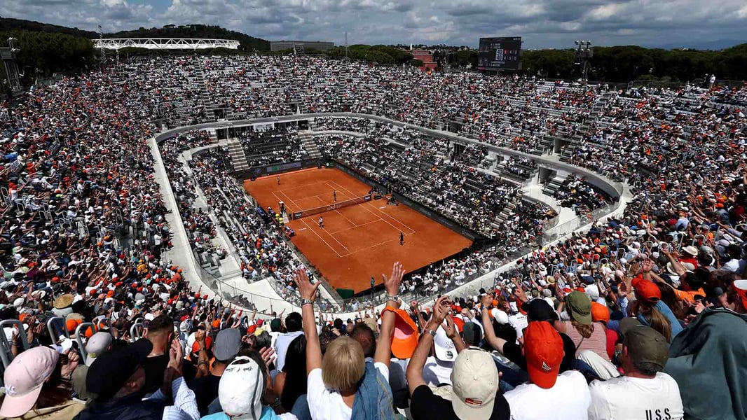 Crowd watching Novak Djokovic practice in Rome before Italian Open 2026
