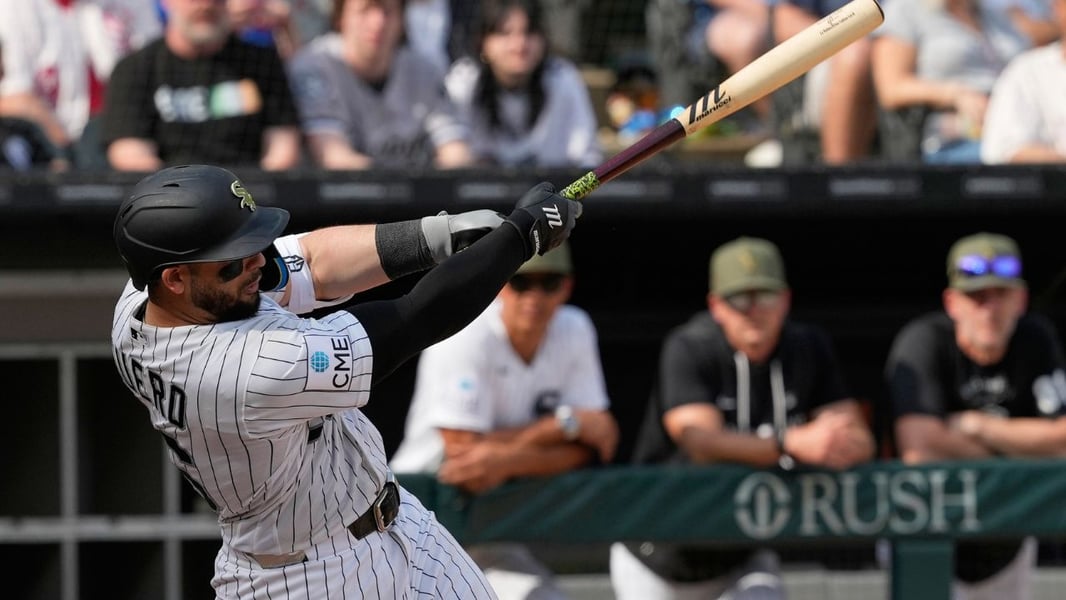 Edgar Quero swings during his game-winning home run against the Cubs