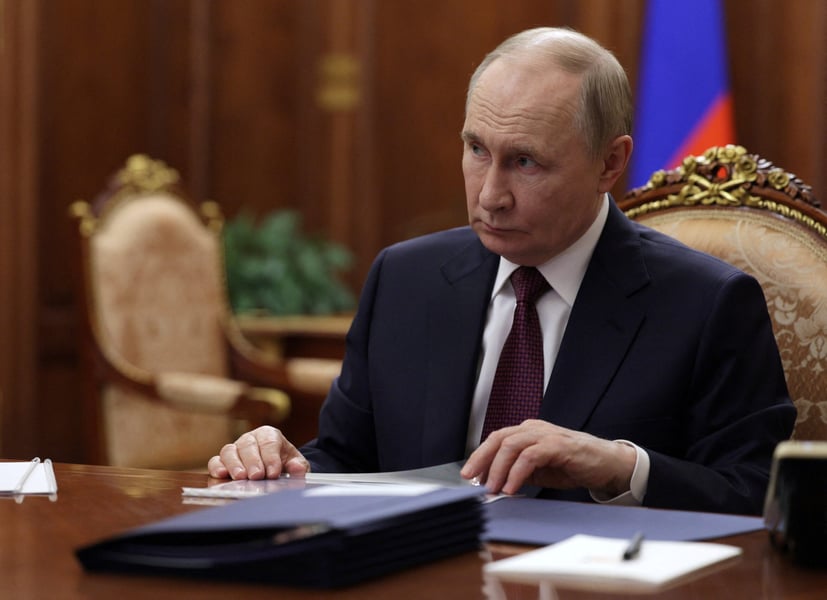 European leaders prepare for possible negotiations with Vladimir Putin amid growing divisions over the Ukraine war