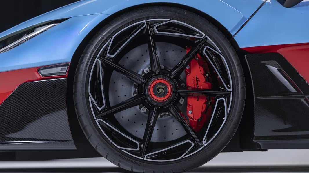 Lamborghini Fenomeno Roadster front design with carbon fiber aerodynamic details