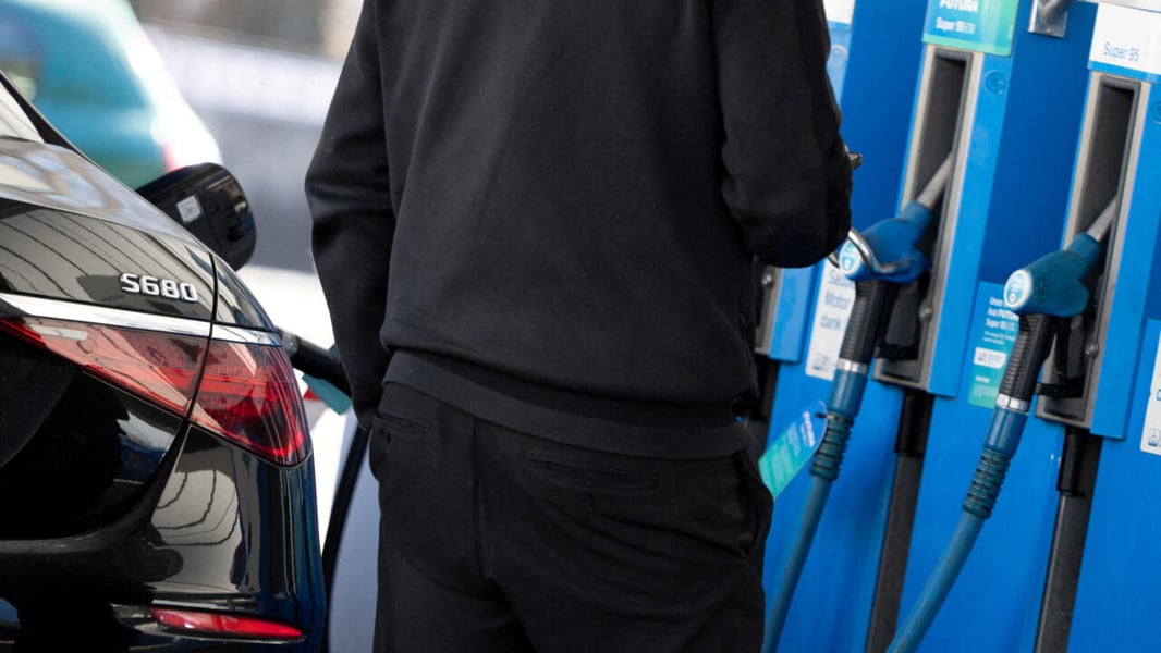 Drivers queue at a French gas station as fuel prices surge during the Iran-linked energy crisis in Europe