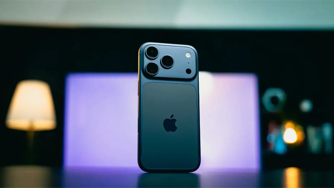 iPhone 18 Pro smaller Dynamic Island leak front display design