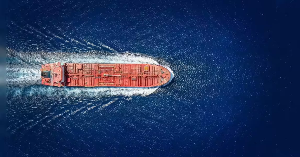 Iranian and US naval vessels operating near oil tankers in the Strait of Hormuz amid escalating Gulf tensions in 2026