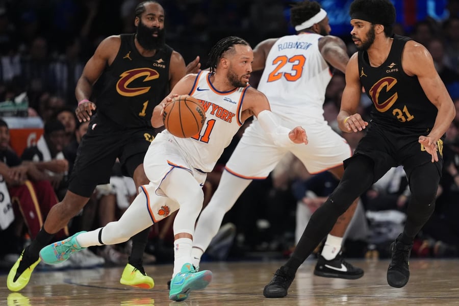 Knicks comeback surge Knicks players celebrating fourth-quarter comeback against Cavaliers