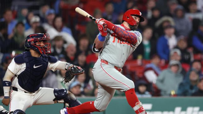 Kyle Schwarber hits a massive home run during Phillies comeback against Pirates