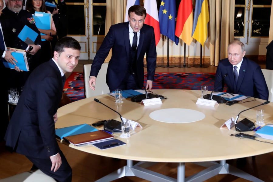 Volodymyr Zelensky and Vladimir Putin amid stalled Ukraine peace negotiations