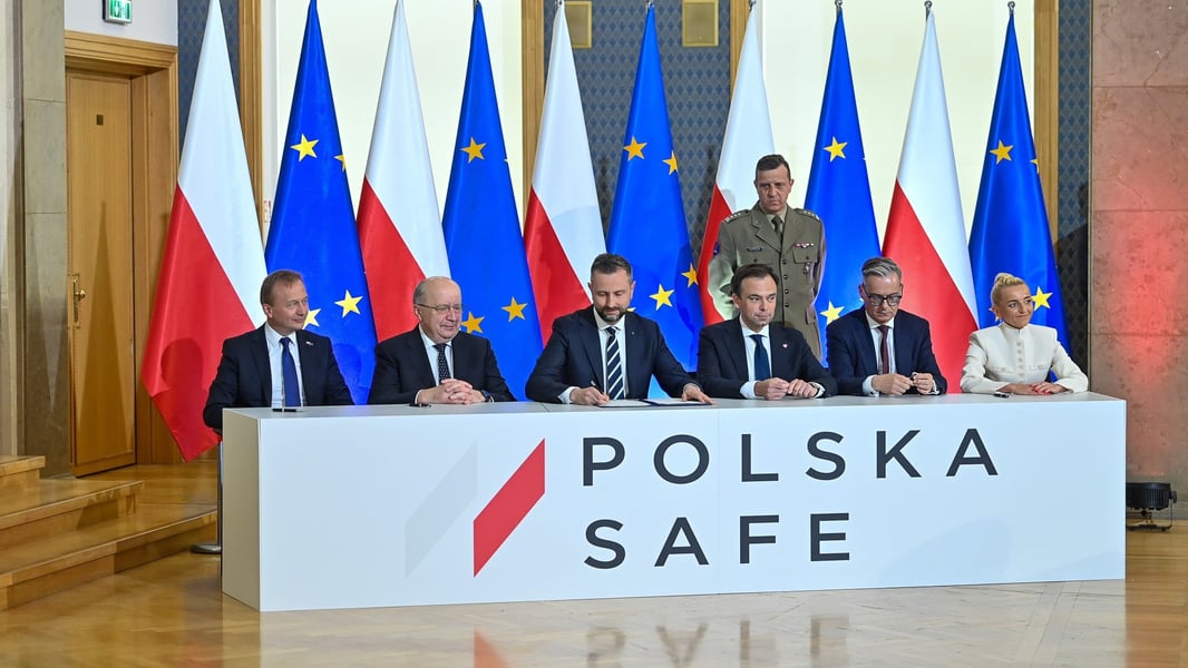 Polish Defense Minister Kosiniak-Kamysz and Canadian counterpart sign SAFE defense cooperation letter of intent