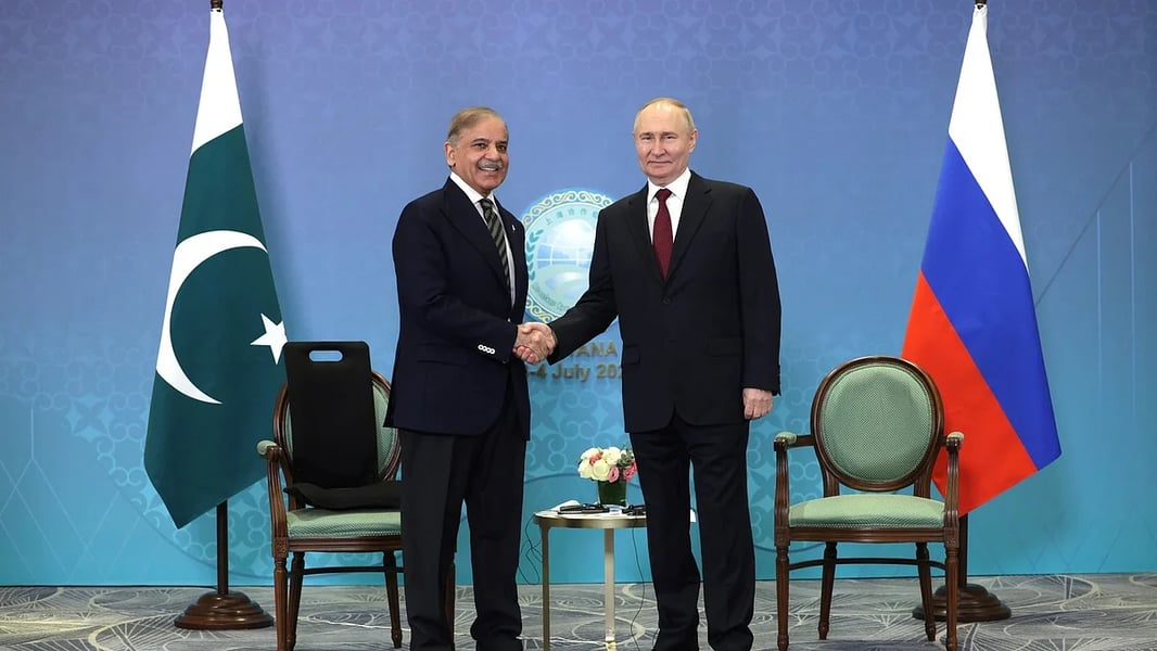 Pakistani Prime Minister Shehbaz Sharif meeting Russian President Vladimir Putin during diplomatic talks in Russia
