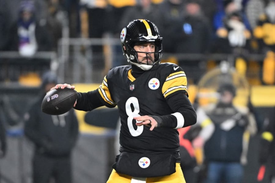 Aaron Rodgers practicing with Pittsburgh Steelers during 2026 training camp preparation