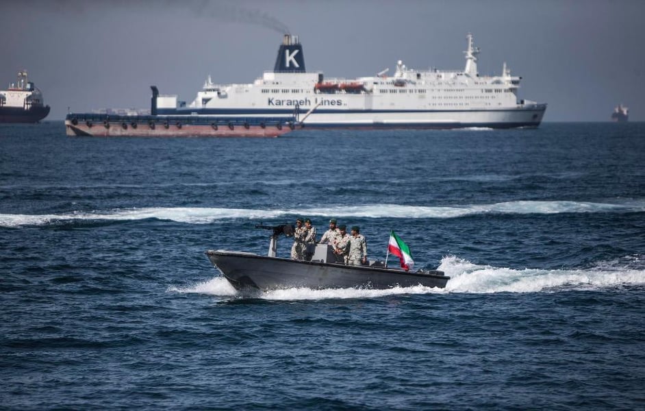 US Navy escorts oil tankers through Strait of Hormuz amid Iran conflict