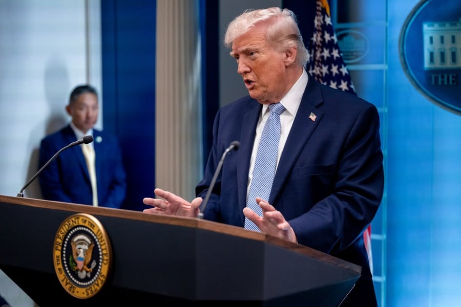 Donald Trump and Iran tensions rise as fragile ceasefire talks near collapse in the Strait of Hormuz crisis