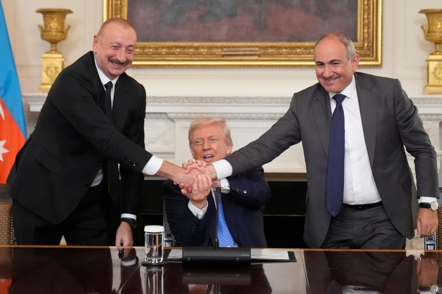 US President Donald Trump shakes hands with Armenian Prime Minister Nikol Pashinyan and Azerbaijani President Ilham Aliyev at the White House trilateral signing ceremony, August 8, 2025