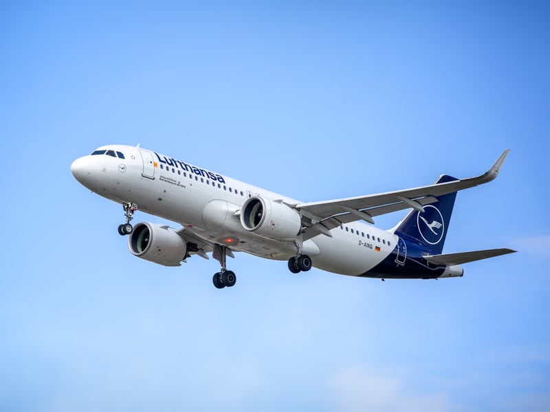 US airlines aircraft grounded amid jet fuel crisis and rising oil prices in 2026
