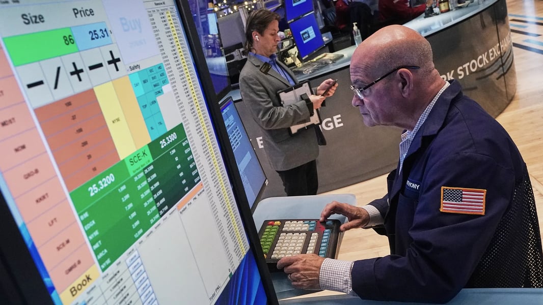 Wall Street traders monitor Salesforce and Marvell earnings as AI stocks push Nasdaq toward record highs