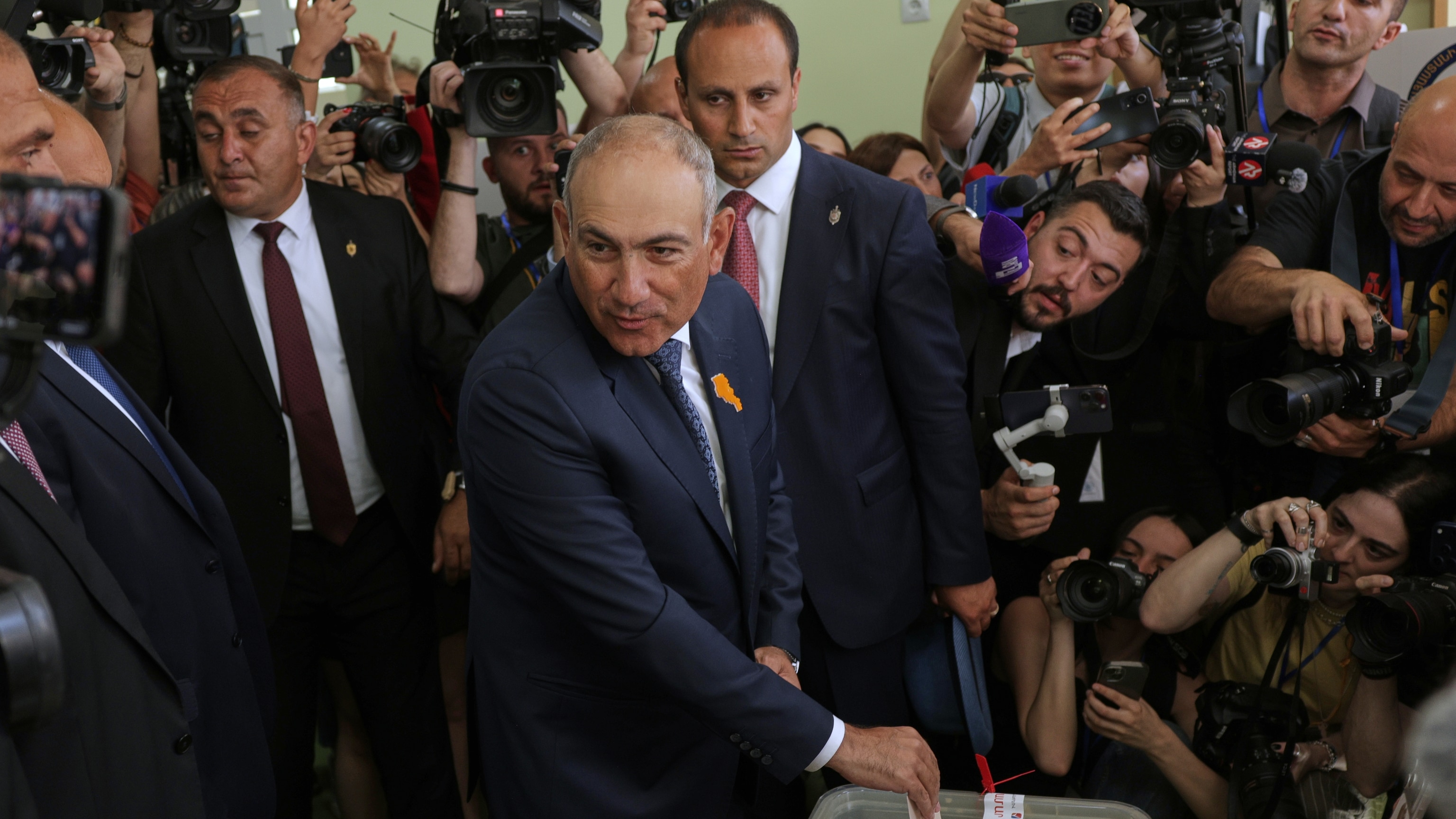 Nikol Pashinyan casts ballot Armenia parliamentary election 2026 Yerevan