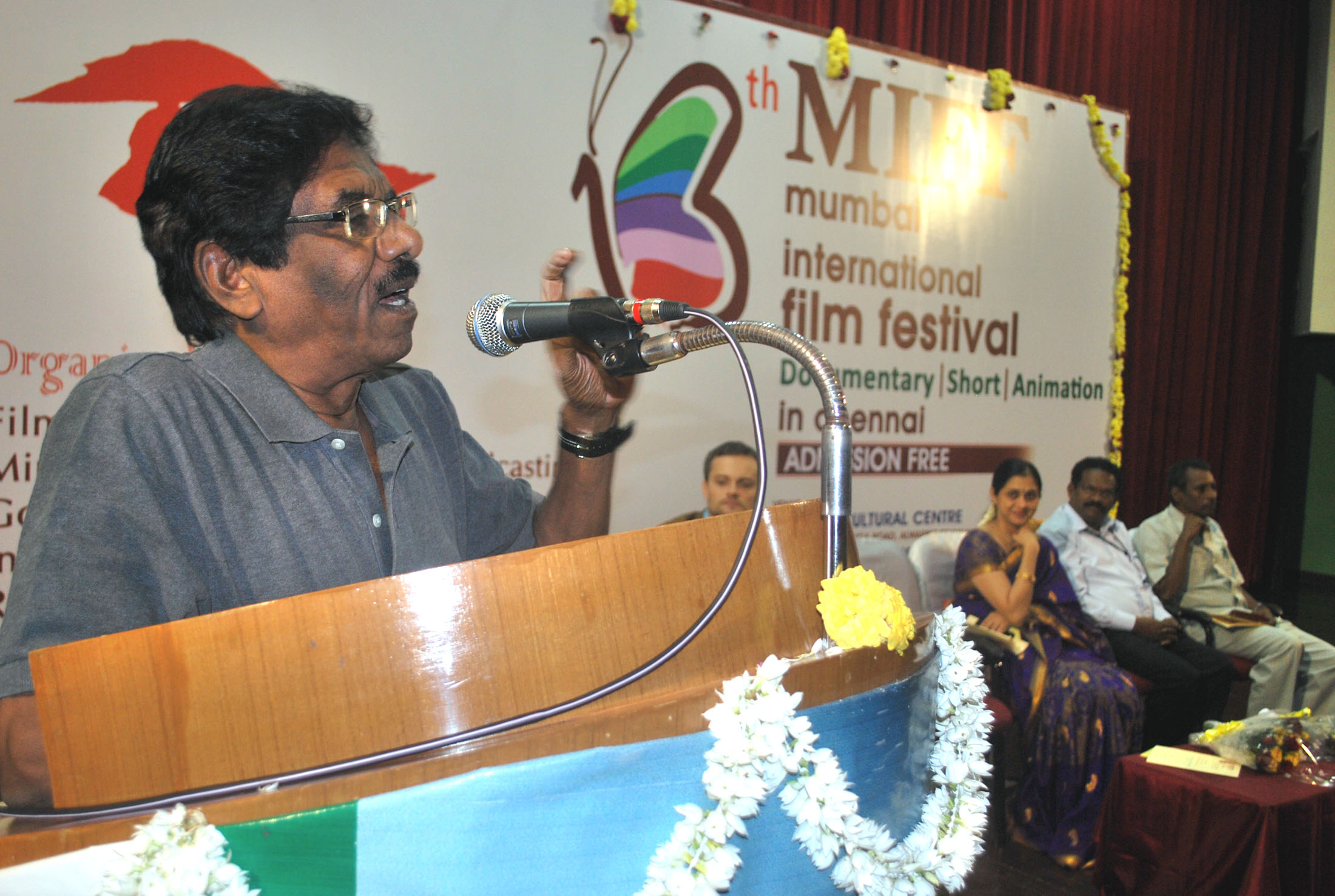 Bharathiraja delivering the inaugural address at the 13th Mumbai International Film Festival in Chennai