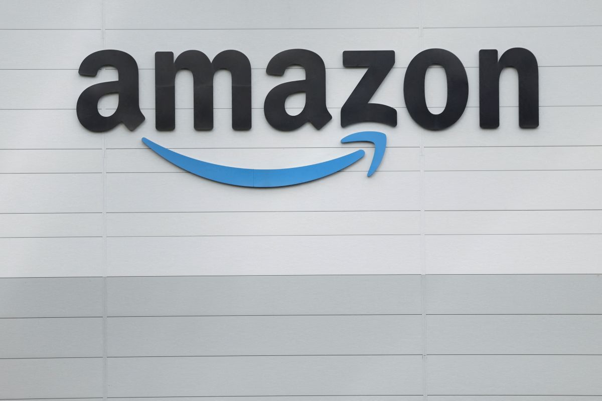 An Amazon facility, representing US corporations cutting jobs as they expand artificial intelligence