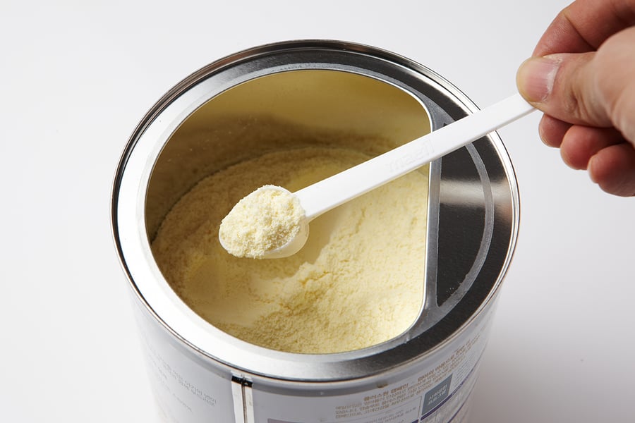 Powdered infant formula in a container with a scoop, illustrating the Nara Organics recall over botulism