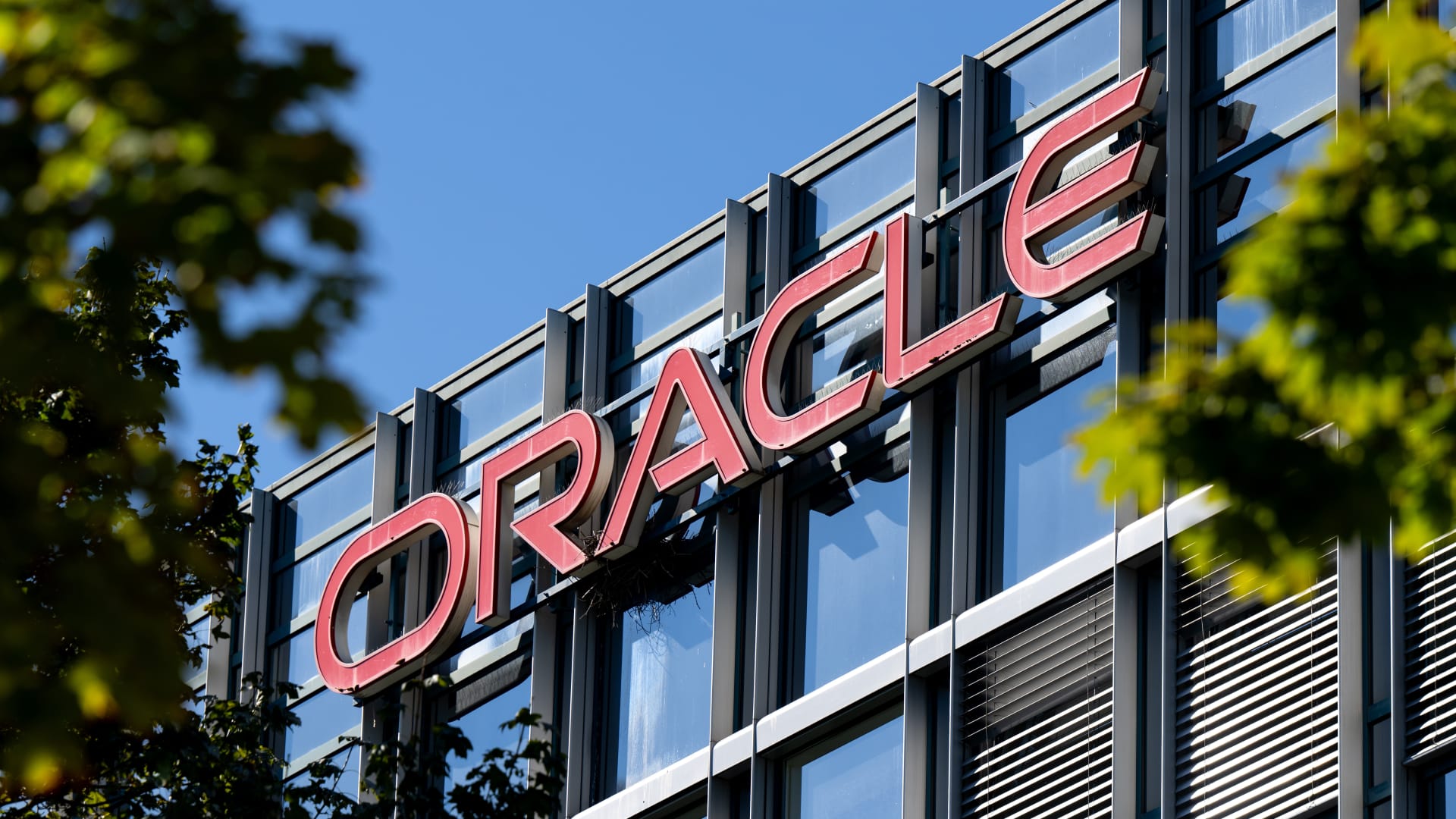 Oracle signage as the company cuts 21,000 jobs and cites its own AI adoption