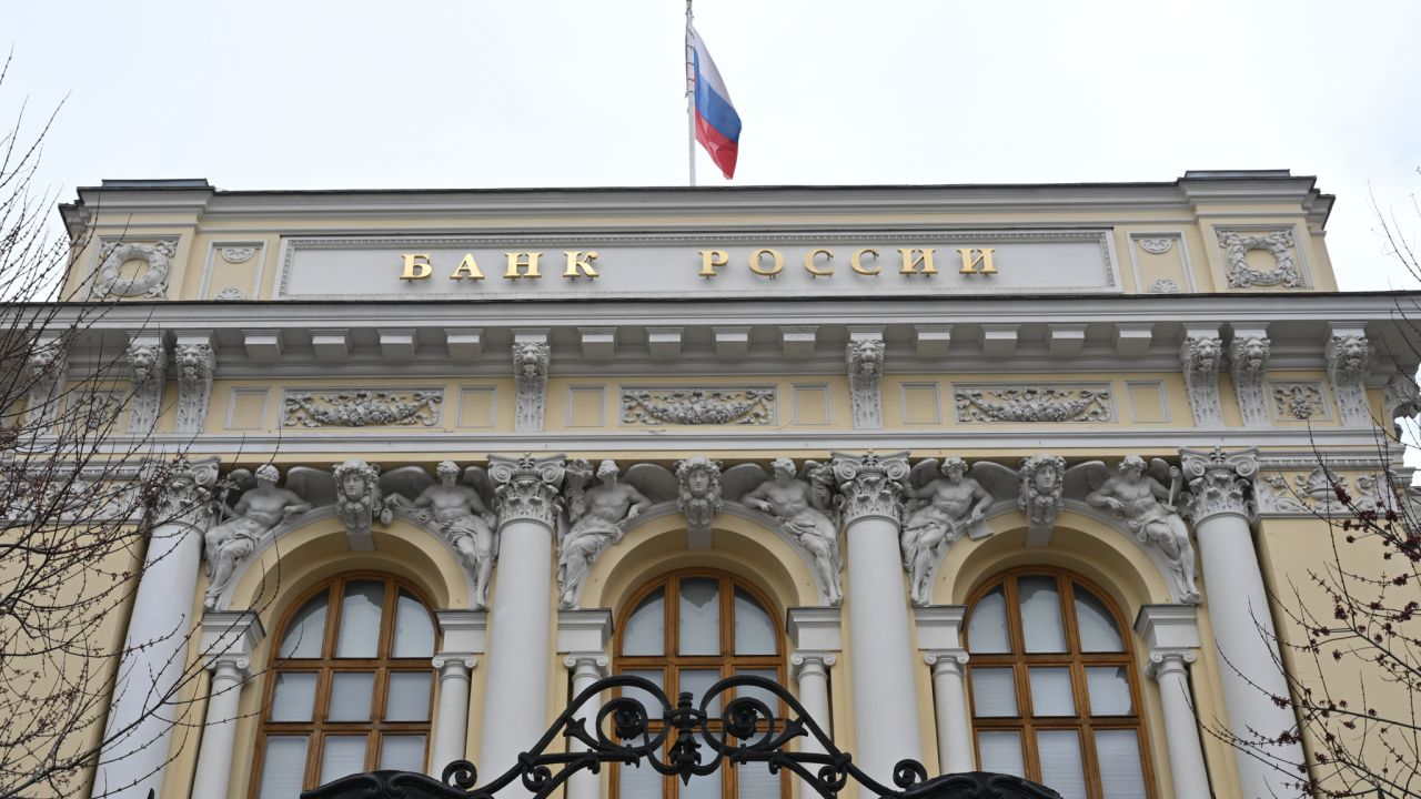Gold bars representing Russia's central bank gold reserve sales and citizen gold purchases in 2026